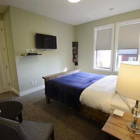 Novel Bed And Breakfast YYC Exteriör bild