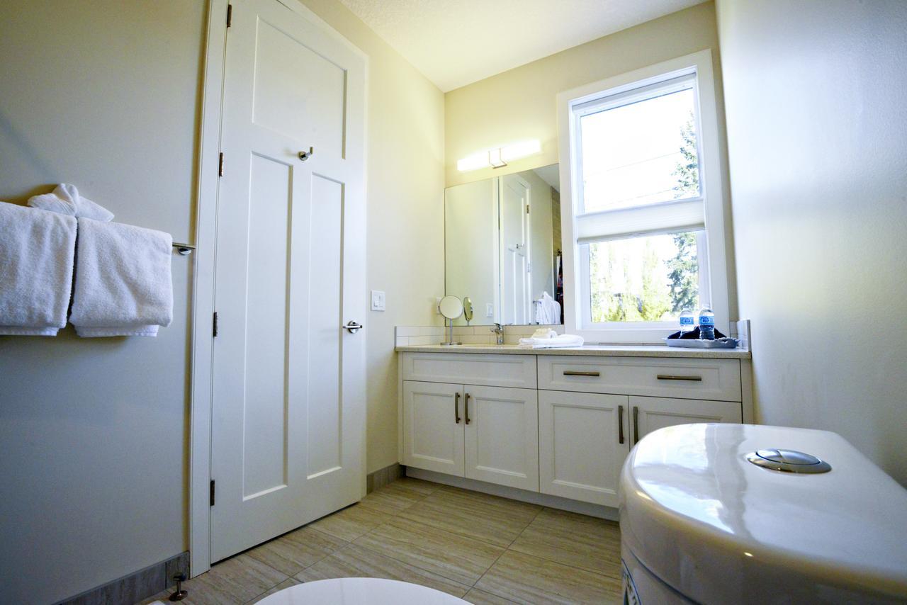 Novel Bed And Breakfast YYC Exteriör bild