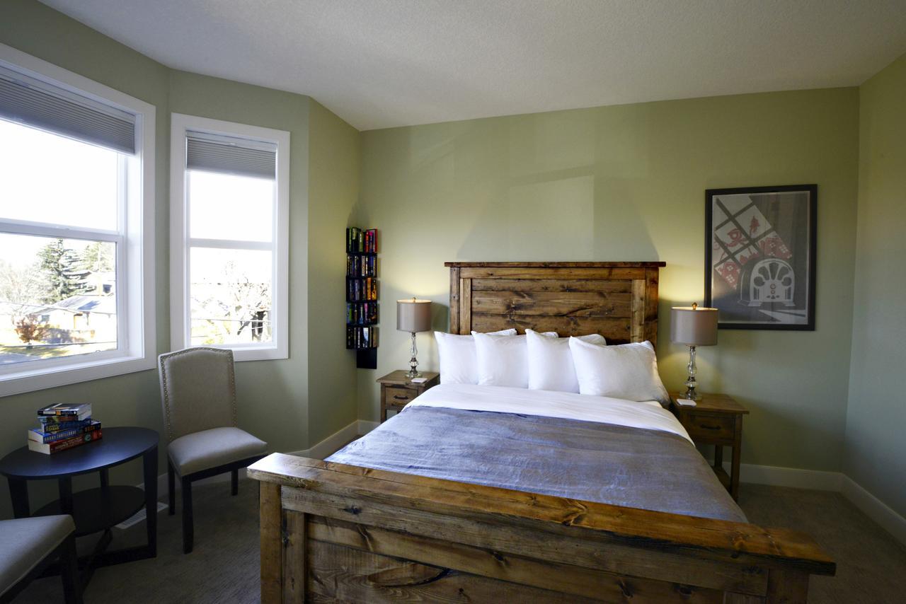 Novel Bed And Breakfast YYC Exteriör bild