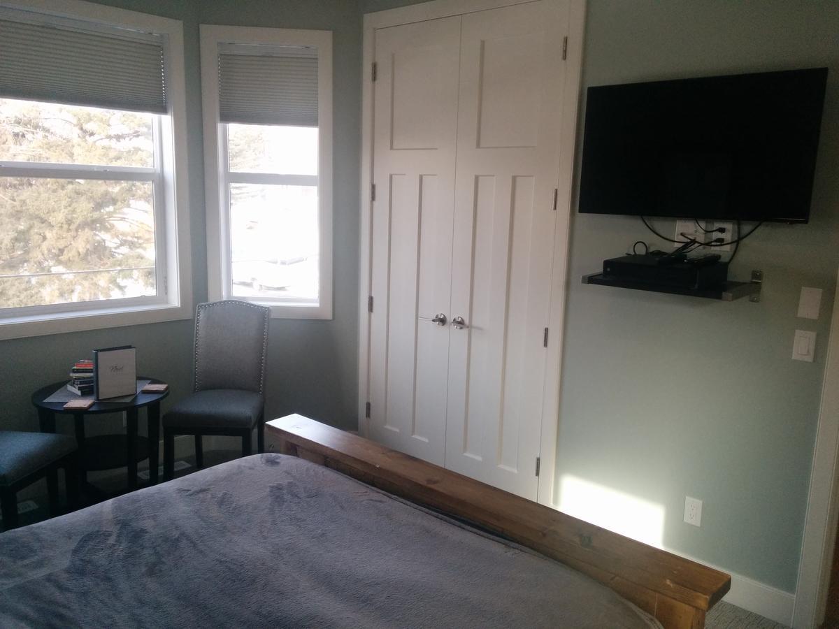 Novel Bed And Breakfast YYC Exteriör bild